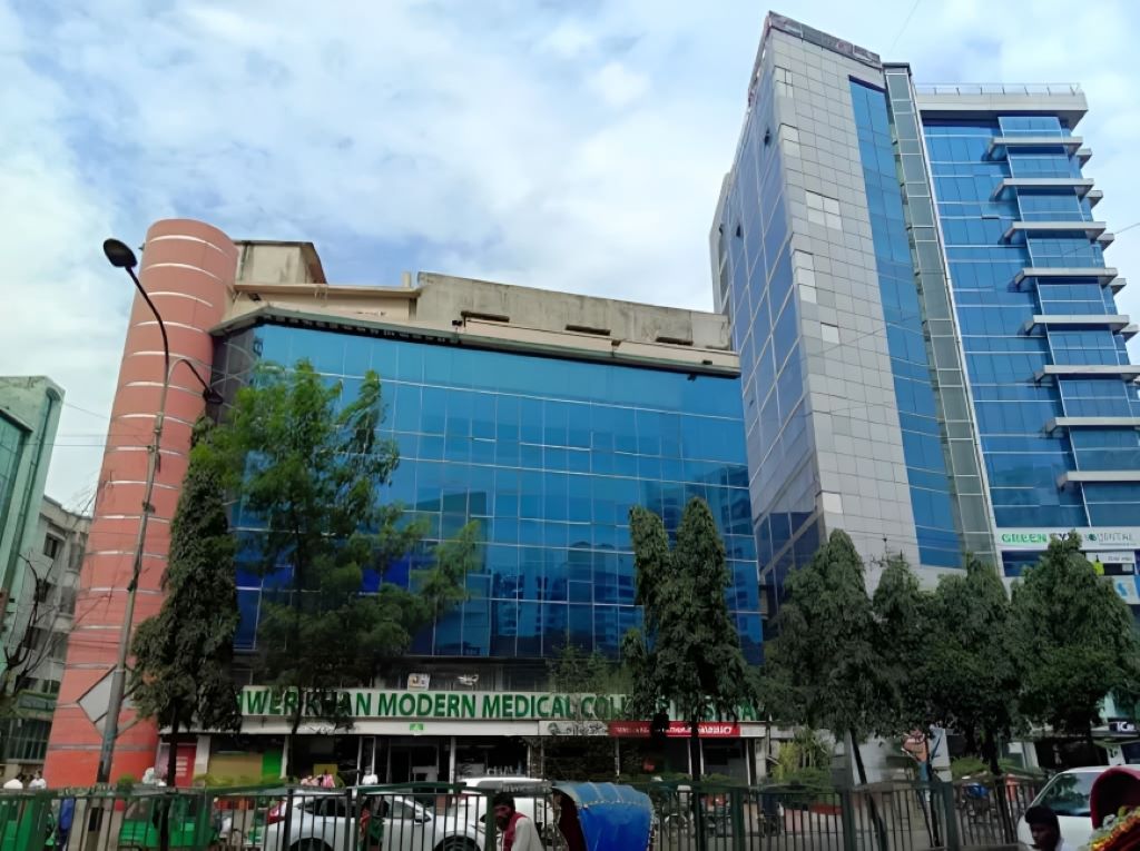 Anwar Khan Modern Medical College